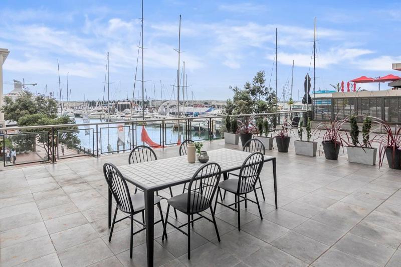 Cbd Viaduct Harbour Resortオークランド エクステリア 写真
