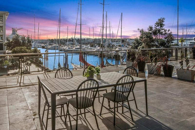 Cbd Viaduct Harbour Resortオークランド エクステリア 写真